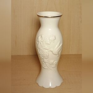 Lenox Georgian Collection 7inch Vase White With Gold Colored Rim